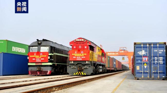 南昌國(guó)際陸港三列外貿班列同時(shí)開(kāi)行