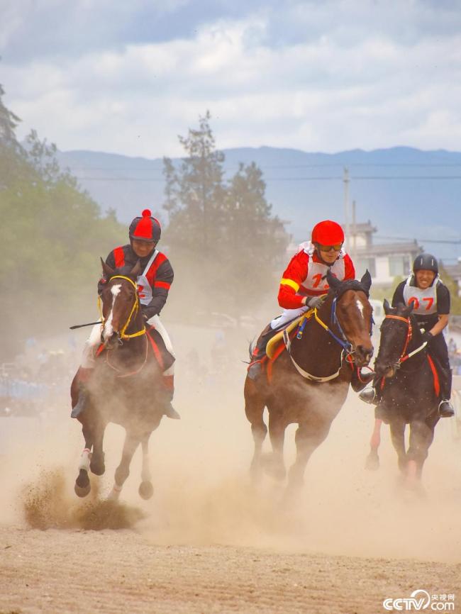 雲南大理：三月街民族節賽馬大會(huì)開(kāi)幕